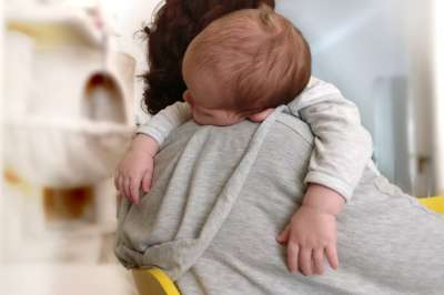 Uyku eğitimi bebeğe bir kere mi verilir?